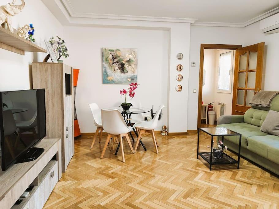 Apartamentos Turisticos Seviro Madrid Extérieur photo